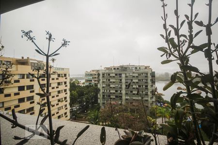 Apartamento à venda com 85m², 2 quartos e 1 vaga Apartamento à venda com 85m², 2 quartos e 1 vagaVista