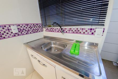 Cozinha de kitnet/studio para alugar com 1 quarto, 28m² em São João do Rio Vermelho, Florianópolis