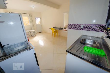 Cozinha de kitnet/studio para alugar com 1 quarto, 28m² em São João do Rio Vermelho, Florianópolis