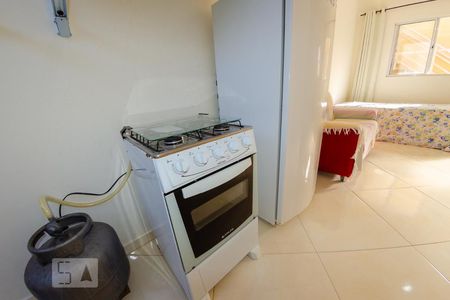 Cozinha de kitnet/studio para alugar com 1 quarto, 28m² em São João do Rio Vermelho, Florianópolis