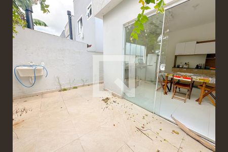 Casa para alugar com 100m², 2 quartos e 1 vagaÁrea externa