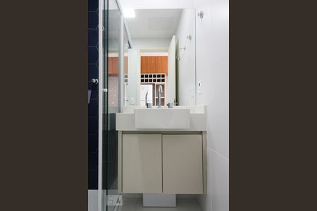 Banheiro  de apartamento para alugar com 1 quarto, 25m² em Indianópolis, São Paulo