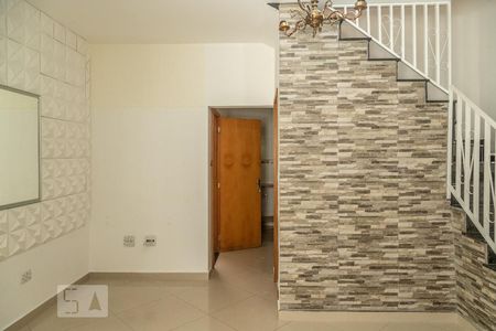 Sala de casa de condomínio para alugar com 2 quartos, 70m² em Vila Dalila, São Paulo