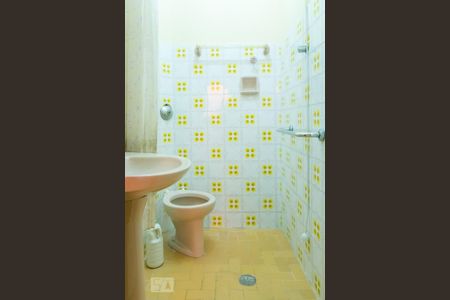 Casa à venda com 130m², 3 quartos e 3 vagasBanheiro fundos