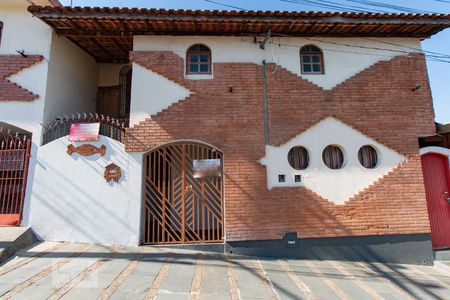 Casa para alugar com 80m², 2 quartos e sem vaga Casa para alugar com 80m², 2 quartos e sem vagaFachada