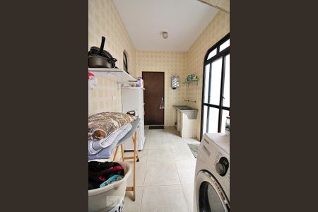 Casa à venda com 340m², 4 quartos e 4 vagasLavanderia