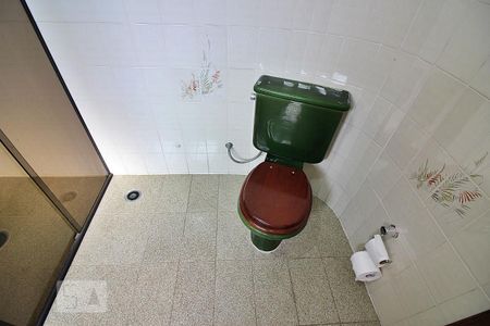 Casa à venda com 340m², 4 quartos e 4 vagasDetalhes do Banheiro da Suíte 2