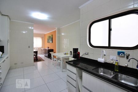 Casa à venda com 340m², 4 quartos e 4 vagasCozinha