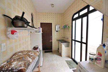 Casa à venda com 340m², 4 quartos e 4 vagasLavanderia