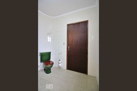 Casa à venda com 340m², 4 quartos e 4 vagasBanheiro da Suíte 2