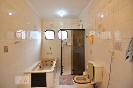 Casa à venda com 340m², 4 quartos e 4 vagasBanheiro da Suíte 1