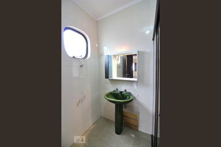 Casa à venda com 340m², 4 quartos e 4 vagasBanheiro da Suíte 2