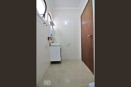Casa à venda com 340m², 4 quartos e 4 vagasBanheiro Social