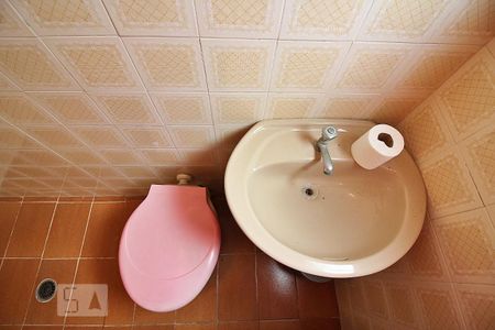 Casa à venda com 340m², 4 quartos e 4 vagasBanheiro de Serviço