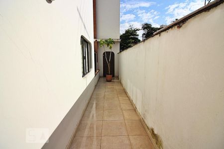 Casa à venda com 340m², 4 quartos e 4 vagasCorredor