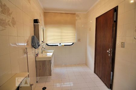 Casa à venda com 340m², 4 quartos e 4 vagasBanheiro da Suíte 1