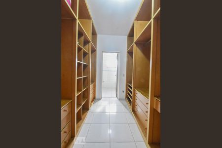 Casa à venda com 360m², 3 quartos e 6 vagasCloset Suíte 01
