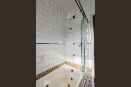 Casa à venda com 360m², 3 quartos e 6 vagasBanheiro Suíte 01