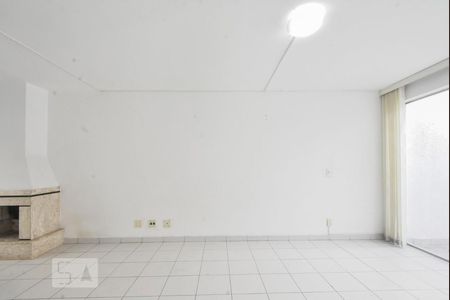 Casa à venda com 360m², 3 quartos e 6 vagasSala 01