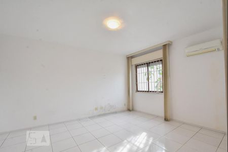 Casa à venda com 360m², 3 quartos e 6 vagasSuíte 01