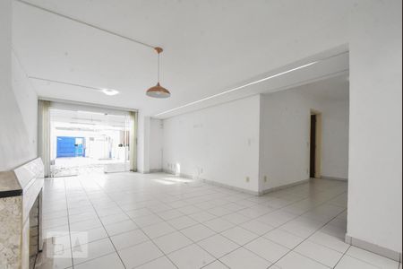 Casa à venda com 360m², 3 quartos e 6 vagasSala 01