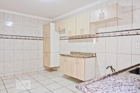 Casa para alugar com 90m², 2 quartos e 2 vagasCozinha