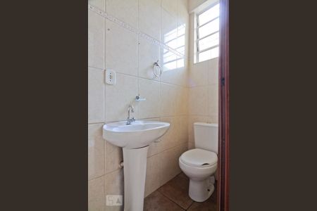 Casa para alugar com 90m², 2 quartos e 2 vagasBanheiro de Serviço