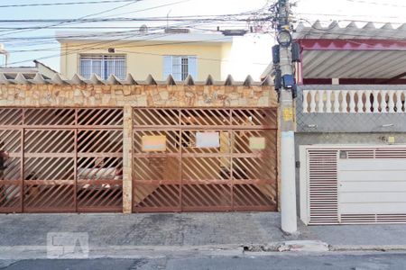 Casa para alugar com 90m², 2 quartos e 2 vagasFachada