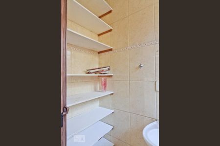 Casa para alugar com 90m², 2 quartos e 2 vagasBanheiro de Serviço