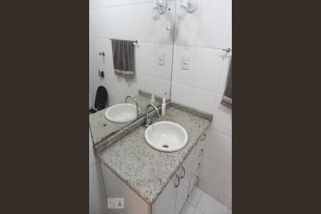 Apartamento para alugar com 65m², 2 quartos e 1 vagaBanheiro - Torneira