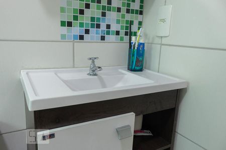 Apartamento para alugar com 42m², 2 quartos e 1 vagaDetalhe do banheiro