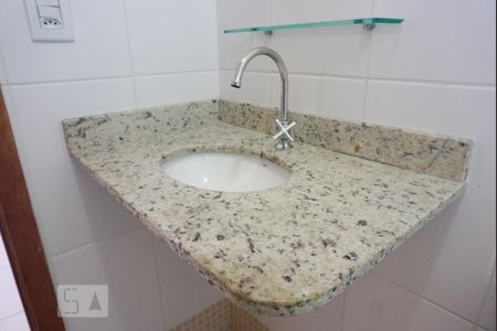 Casa para alugar com 65m², 2 quartos e 4 vagasBanheiro da Suíte 2