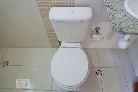 Casa para alugar com 65m², 2 quartos e 4 vagasBanheiro da Suíte 1