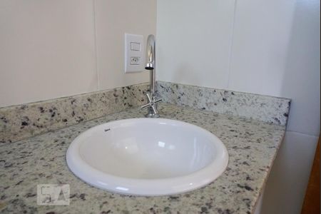 Casa para alugar com 65m², 2 quartos e 4 vagasBanheiro da Suíte 1