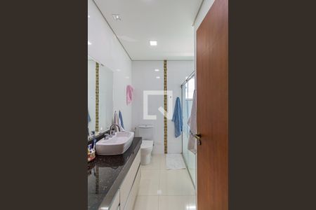 Casa à venda com 195m², 3 quartos e 4 vagas Casa à venda com 195m², 3 quartos e 4 vagasBanheiro da Suite 1