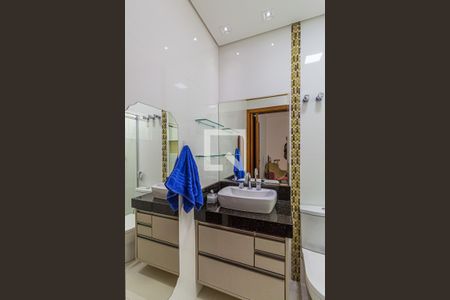 Casa à venda com 195m², 3 quartos e 4 vagas Casa à venda com 195m², 3 quartos e 4 vagasBanheiro da Suite 2