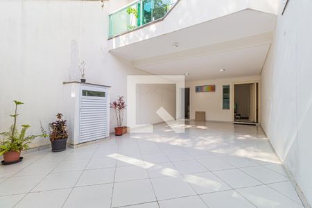 Casa à venda com 195m², 3 quartos e 4 vagas Casa à venda com 195m², 3 quartos e 4 vagasGaragem