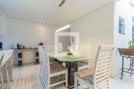 Casa à venda com 195m², 3 quartos e 4 vagas Casa à venda com 195m², 3 quartos e 4 vagasCopa