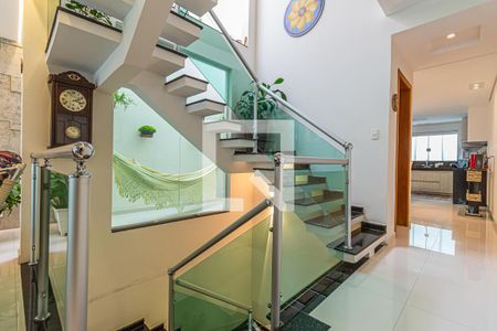 Casa à venda com 195m², 3 quartos e 4 vagas Casa à venda com 195m², 3 quartos e 4 vagasEscada Dormitórios