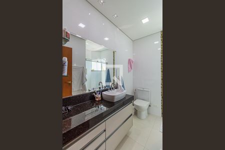 Casa à venda com 195m², 3 quartos e 4 vagas Casa à venda com 195m², 3 quartos e 4 vagasBanheiro da Suite 1