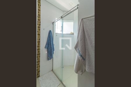 Casa à venda com 195m², 3 quartos e 4 vagas Casa à venda com 195m², 3 quartos e 4 vagasBanheiro da Suite 1