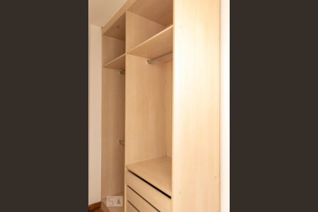 Apartamento para alugar com 85m², 3 quartos e 2 vagas Apartamento para alugar com 85m², 3 quartos e 2 vagasCloset da suíte