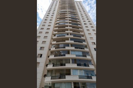 Apartamento para alugar com 85m², 3 quartos e 2 vagas Apartamento para alugar com 85m², 3 quartos e 2 vagasFachada