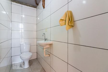 Banheiro de kitnet/studio para alugar com 1 quarto, 35m² em Vila Rica, São Paulo