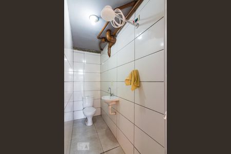 Banheiro de kitnet/studio para alugar com 1 quarto, 35m² em Vila Rica, São Paulo