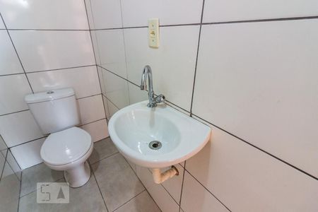 Banheiro de kitnet/studio para alugar com 1 quarto, 35m² em Vila Rica, São Paulo