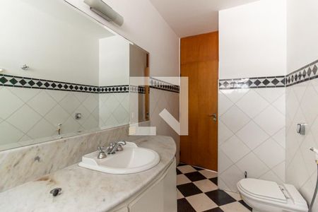 Apartamento à venda com 178m², 3 quartos e 1 vagaSuíte - Banheiro 1