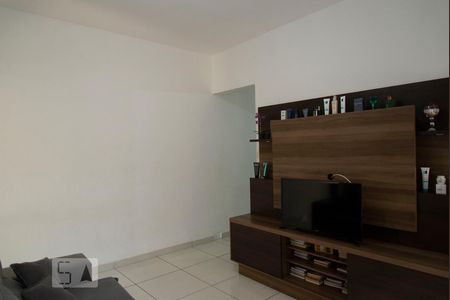 Casa à venda com 87m², 4 quartos e sem vaga Casa à venda com 87m², 4 quartos e sem vagaSala de TV