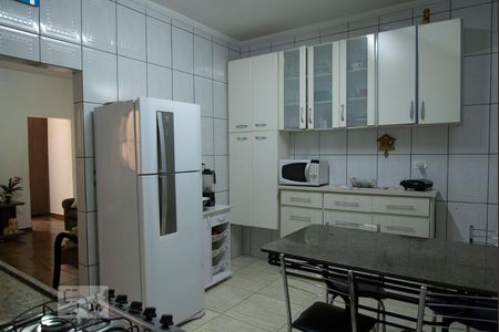 Casa à venda com 87m², 4 quartos e sem vaga Casa à venda com 87m², 4 quartos e sem vagaCozinha