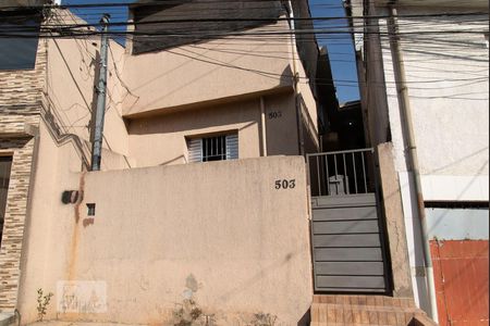 Casa à venda com 87m², 4 quartos e sem vaga Casa à venda com 87m², 4 quartos e sem vagaFachada